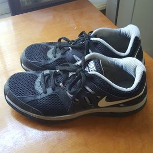 Nike running tennis shoes